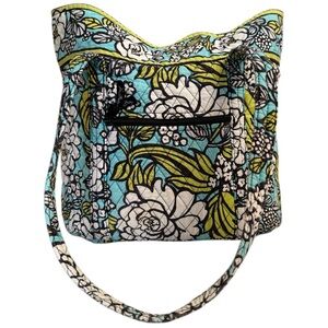 Vera Bradley Island Blooms Vera Tote Toggle closure